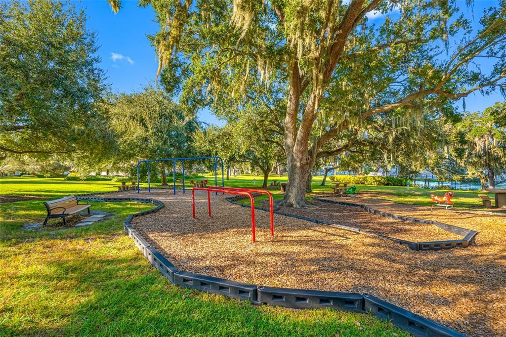 Active With Contract: $699,000 (4 beds, 3 baths, 2786 Square Feet)