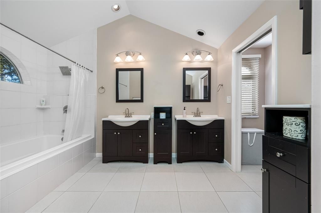 Active With Contract: $699,000 (4 beds, 3 baths, 2786 Square Feet)