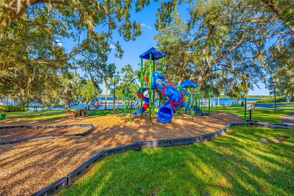 Active With Contract: $699,000 (4 beds, 3 baths, 2786 Square Feet)