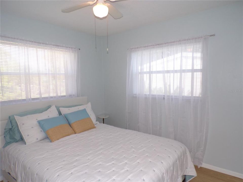 Под контрактом: $1,500 (2 спален, 1 ванн, 953 Квадратных фут)