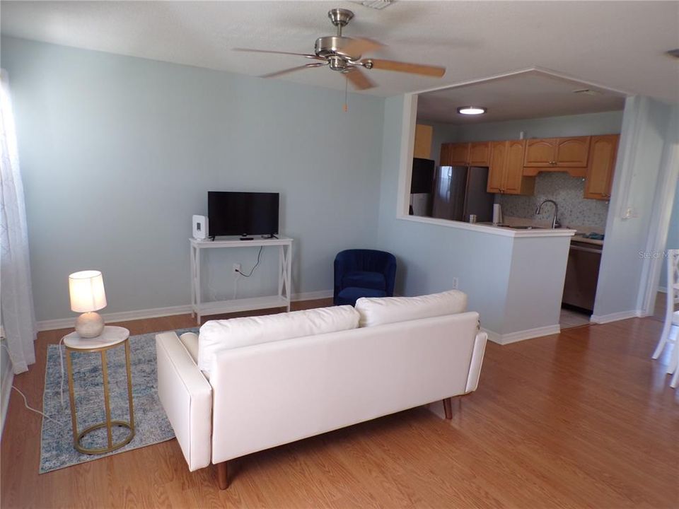 Под контрактом: $1,500 (2 спален, 1 ванн, 953 Квадратных фут)