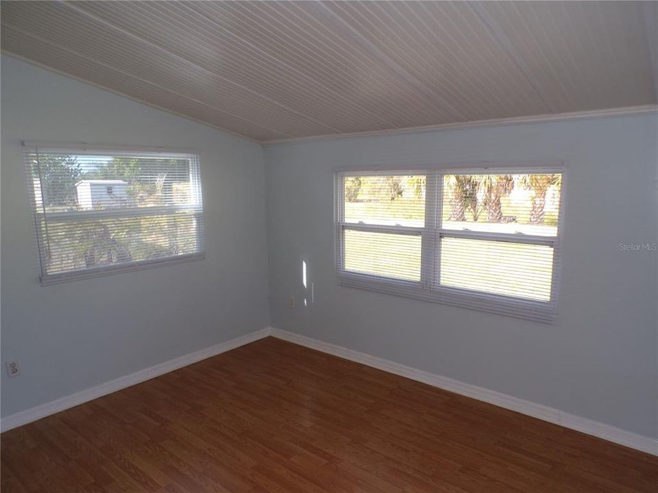 Под контрактом: $1,500 (2 спален, 1 ванн, 953 Квадратных фут)