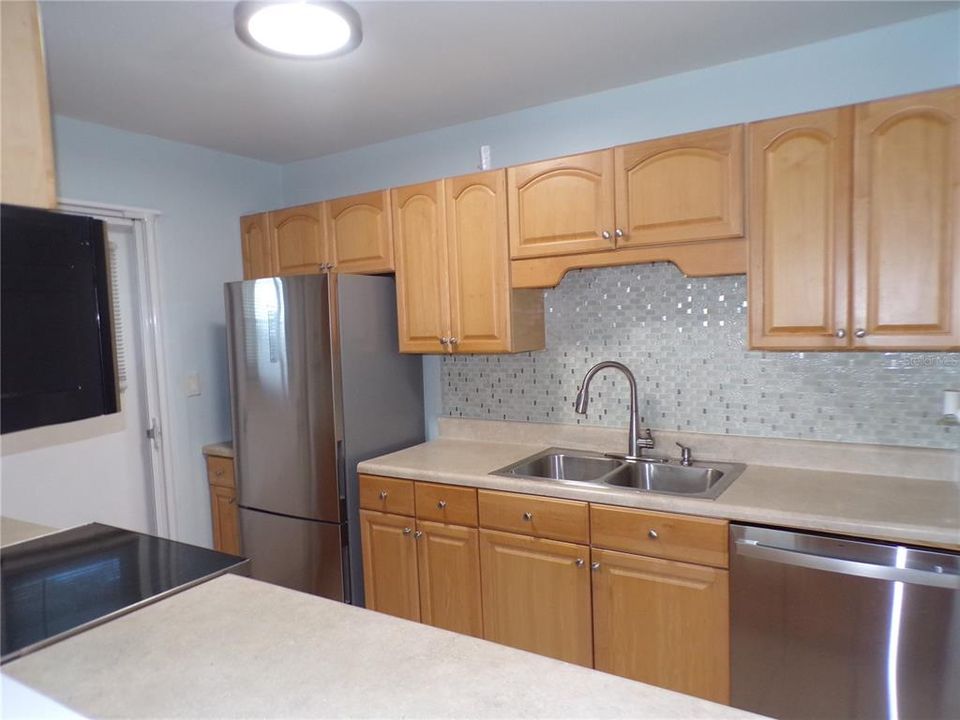 Под контрактом: $1,500 (2 спален, 1 ванн, 953 Квадратных фут)