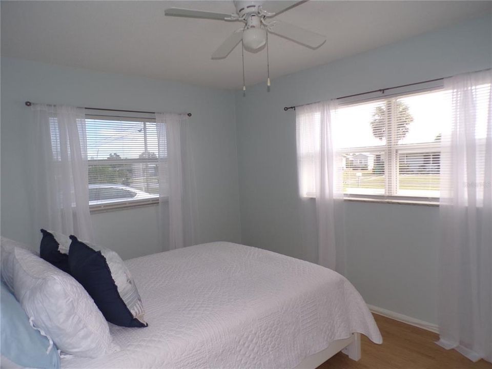 Под контрактом: $1,500 (2 спален, 1 ванн, 953 Квадратных фут)