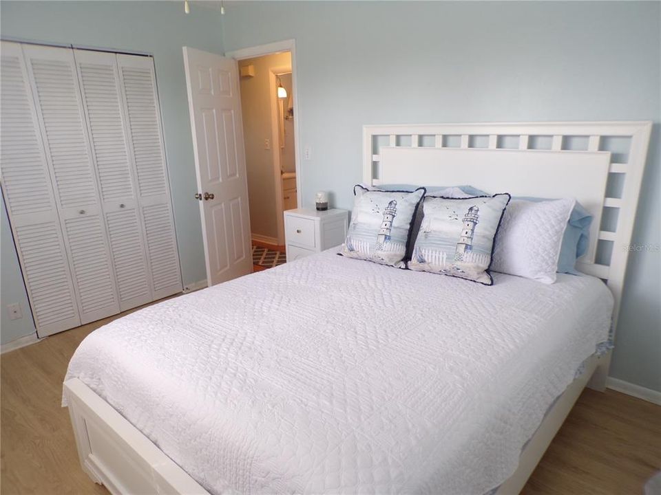 Под контрактом: $1,500 (2 спален, 1 ванн, 953 Квадратных фут)