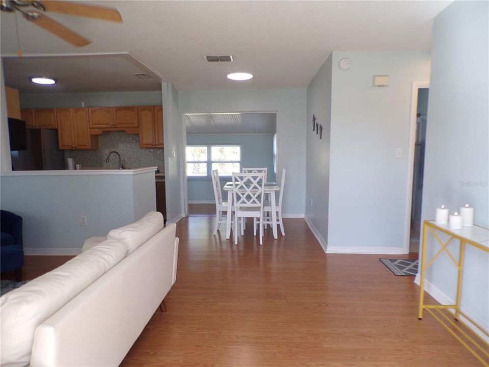 Под контрактом: $1,500 (2 спален, 1 ванн, 953 Квадратных фут)