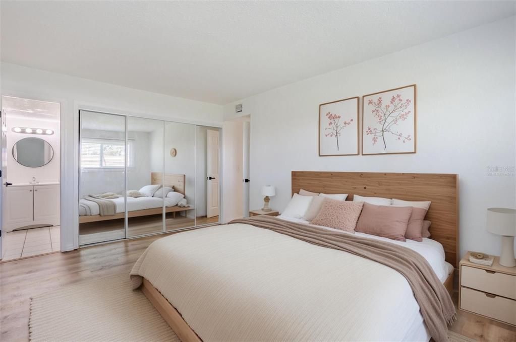 For Sale: $145,000 (2 beds, 2 baths, 897 Square Feet)