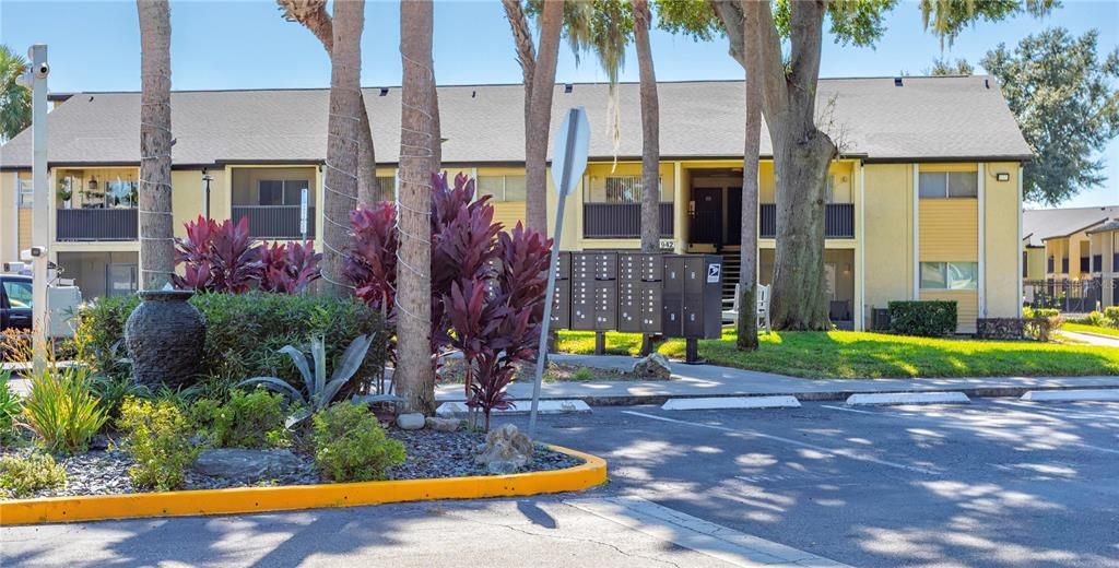 For Sale: $145,000 (2 beds, 2 baths, 897 Square Feet)