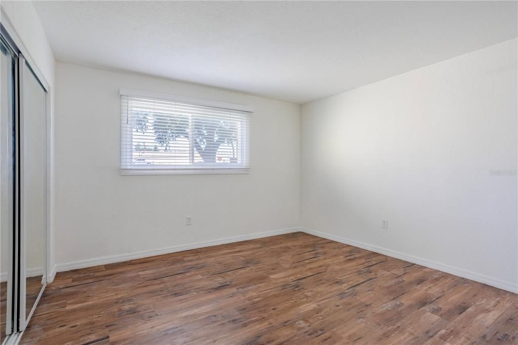 For Sale: $145,000 (2 beds, 2 baths, 897 Square Feet)