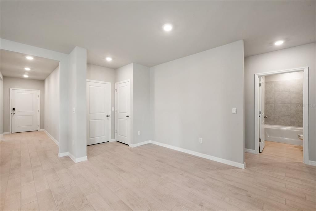 For Sale: $339,990 (5 beds, 3 baths, 2077 Square Feet)