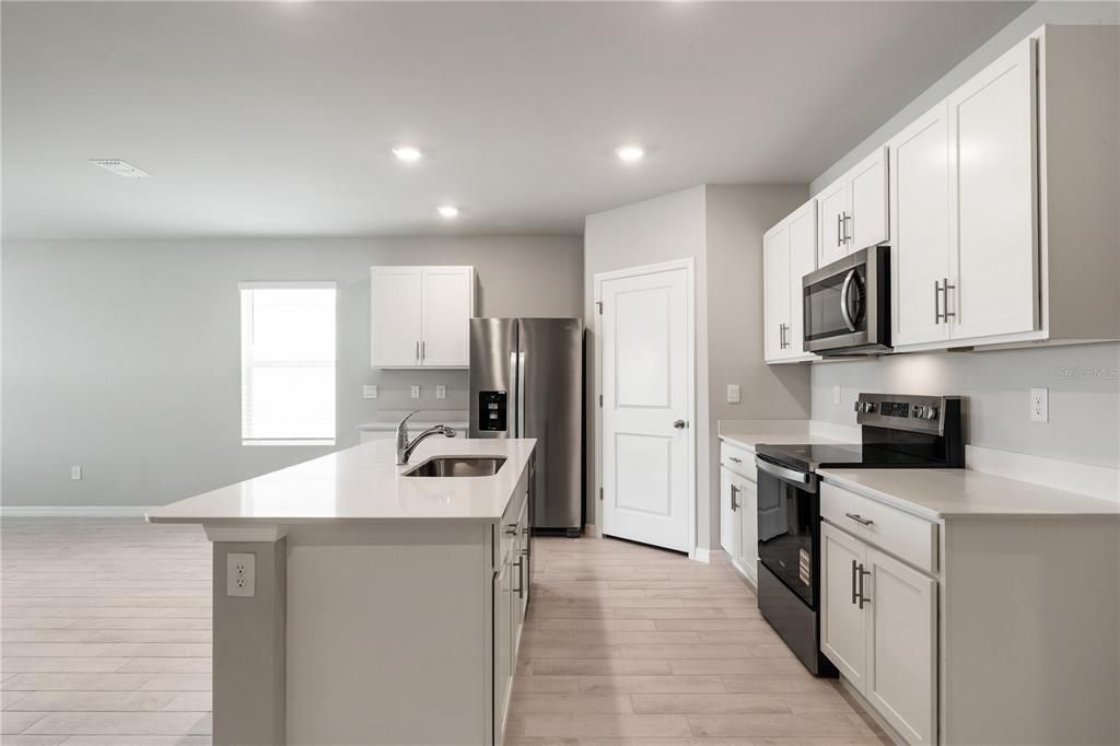 For Sale: $339,990 (5 beds, 3 baths, 2077 Square Feet)