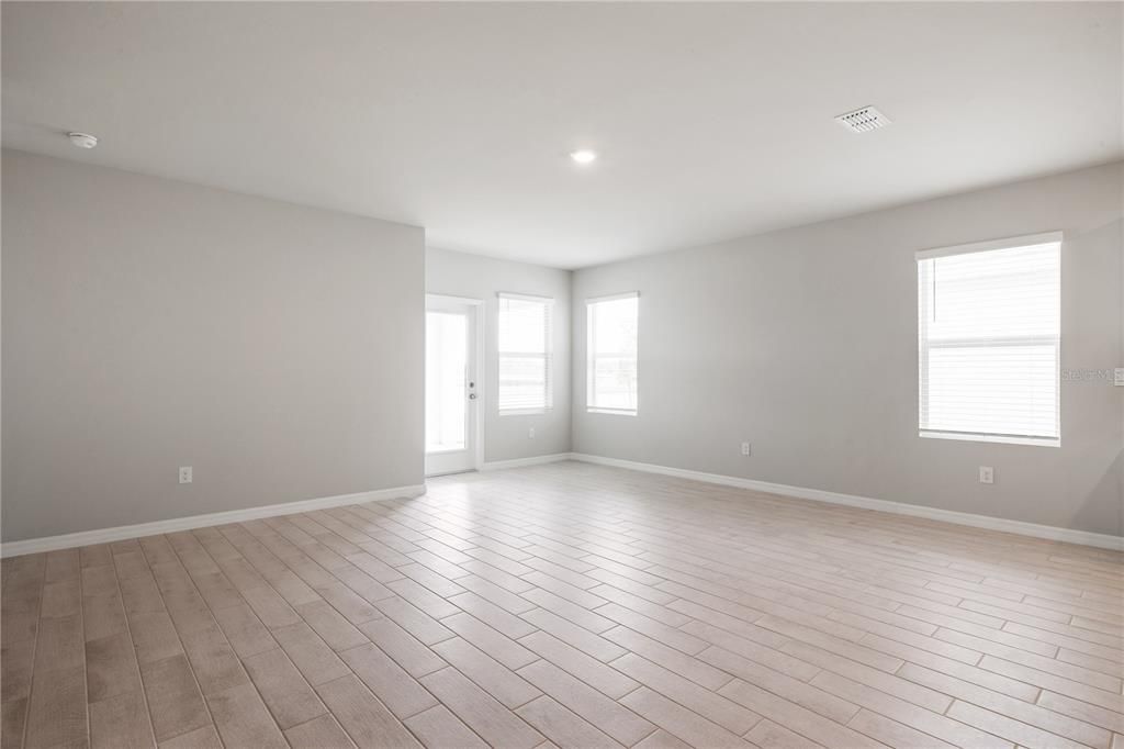 For Sale: $339,990 (5 beds, 3 baths, 2077 Square Feet)