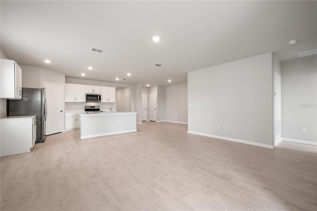 For Sale: $339,990 (5 beds, 3 baths, 2077 Square Feet)