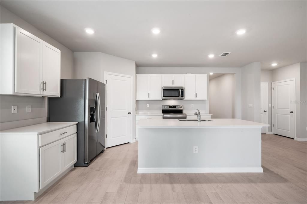 For Sale: $339,990 (5 beds, 3 baths, 2077 Square Feet)