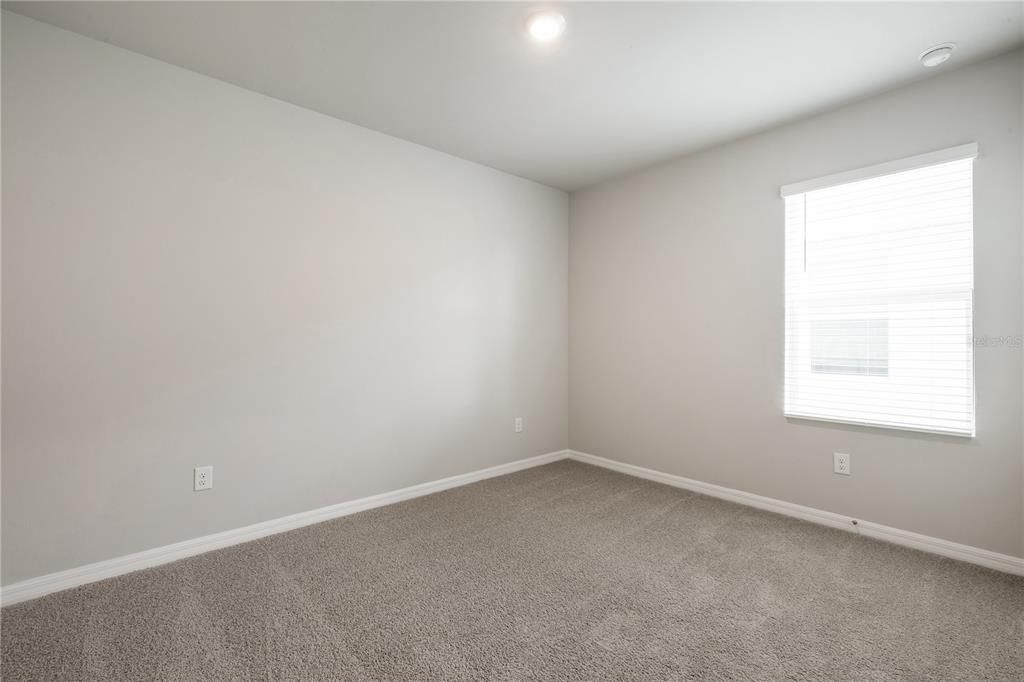 For Sale: $339,990 (5 beds, 3 baths, 2077 Square Feet)