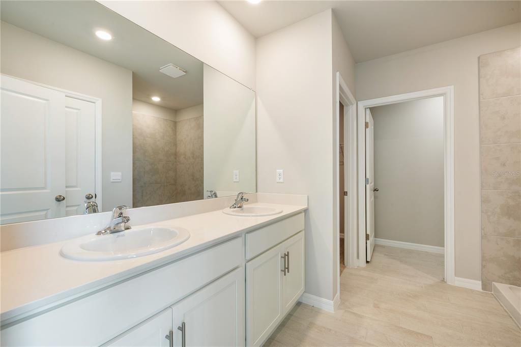 For Sale: $339,990 (5 beds, 3 baths, 2077 Square Feet)