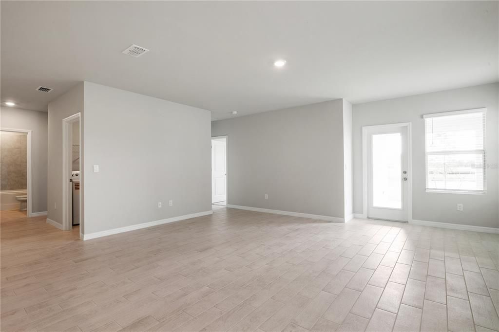 For Sale: $339,990 (5 beds, 3 baths, 2077 Square Feet)