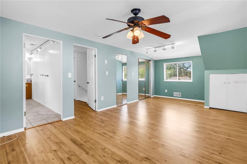 For Rent: $3,200 (4 beds, 2 baths, 1484 Square Feet)