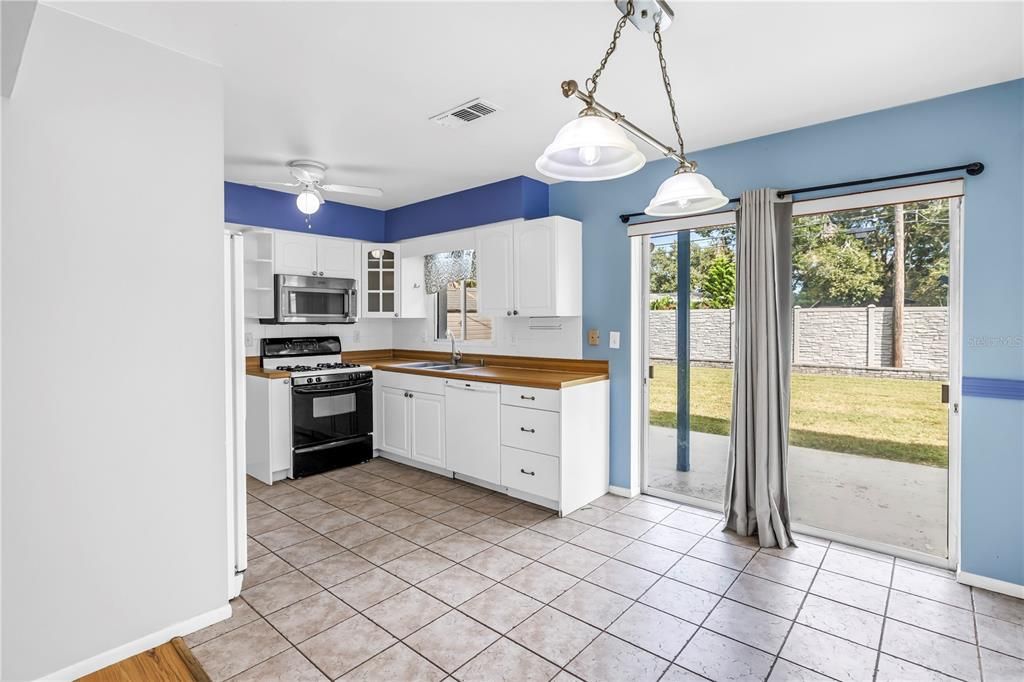 For Rent: $3,200 (4 beds, 2 baths, 1484 Square Feet)