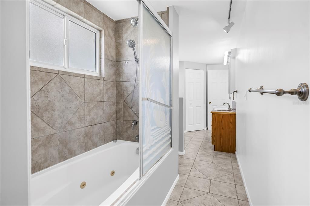 For Rent: $3,200 (4 beds, 2 baths, 1484 Square Feet)