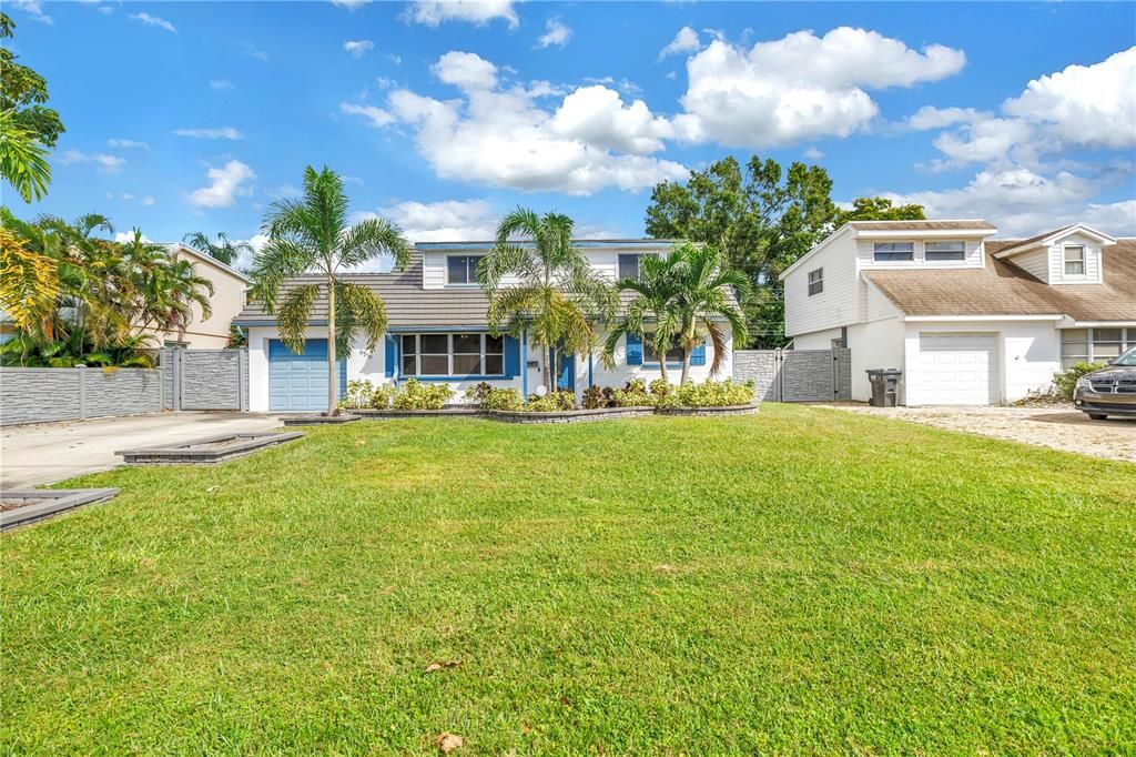 For Rent: $3,200 (4 beds, 2 baths, 1484 Square Feet)