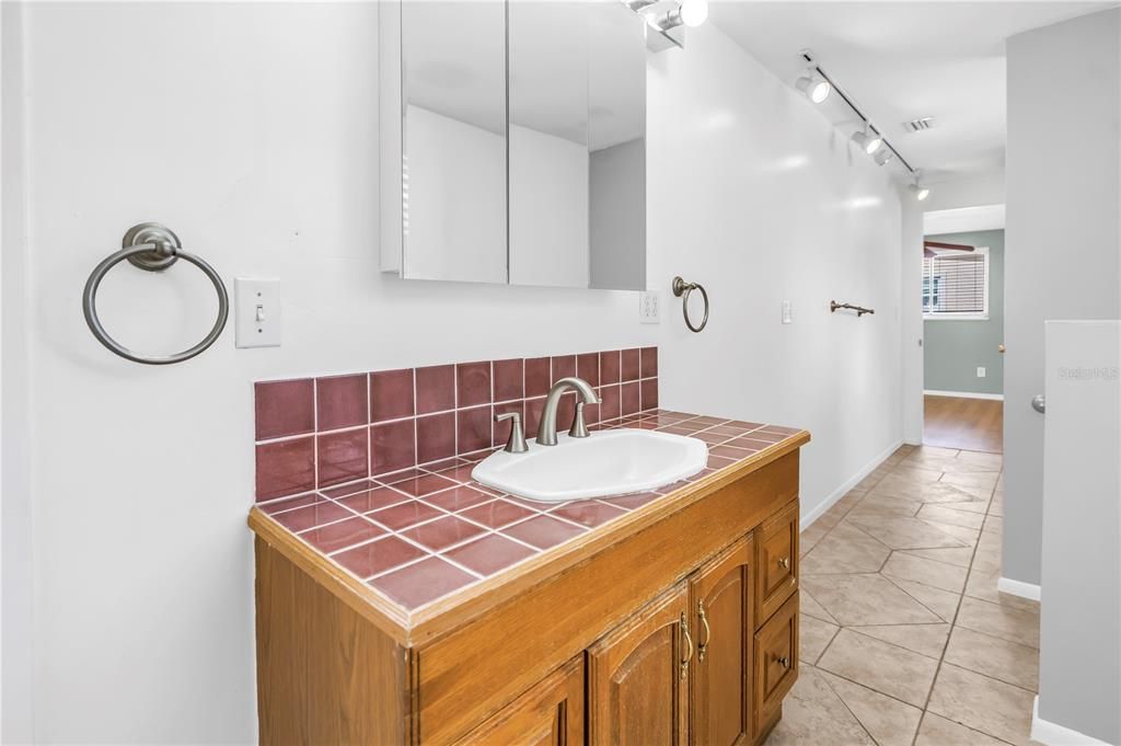 For Rent: $3,200 (4 beds, 2 baths, 1484 Square Feet)