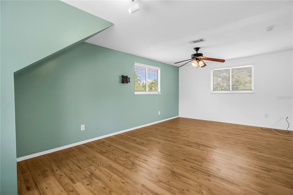 For Rent: $3,200 (4 beds, 2 baths, 1484 Square Feet)