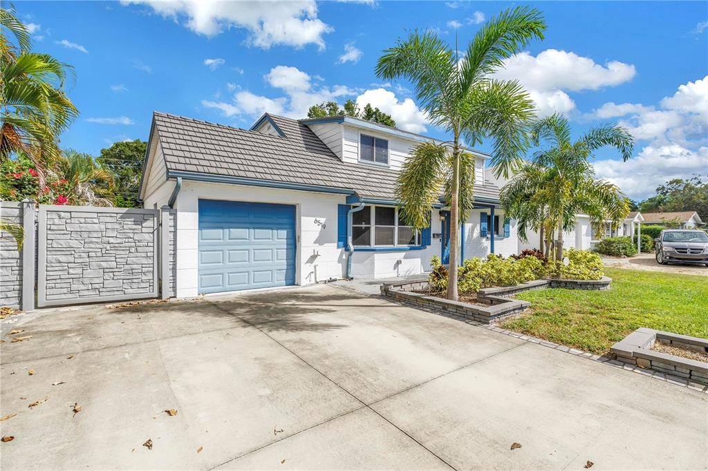 For Rent: $3,200 (4 beds, 2 baths, 1484 Square Feet)