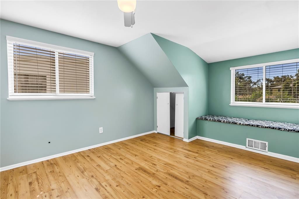 For Rent: $3,200 (4 beds, 2 baths, 1484 Square Feet)