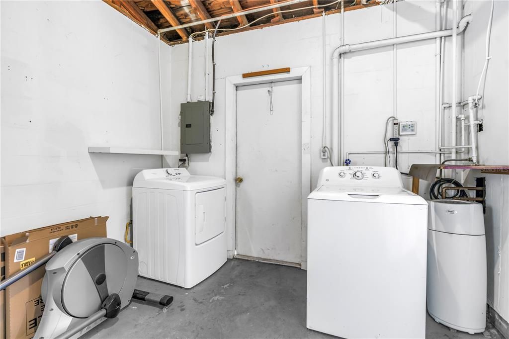 For Rent: $3,200 (4 beds, 2 baths, 1484 Square Feet)