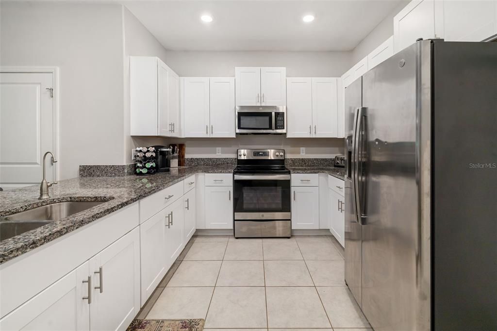 For Rent: $2,195 (3 beds, 2 baths, 1796 Square Feet)