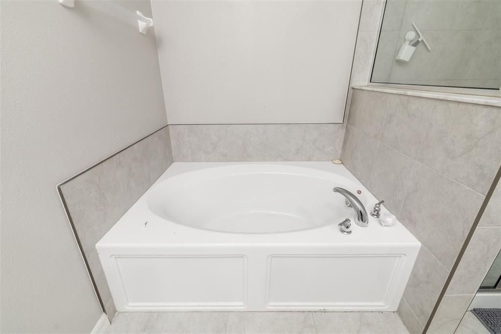 For Rent: $2,195 (3 beds, 2 baths, 1796 Square Feet)