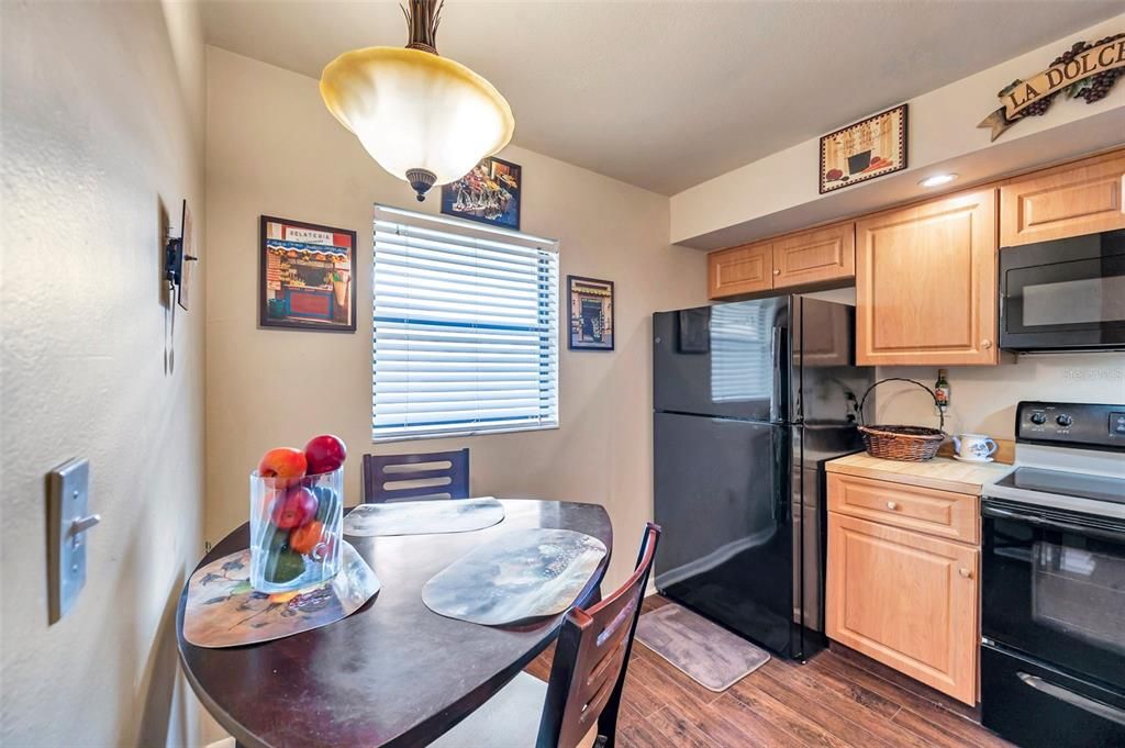 待售: $179,000 (2 贝兹, 2 浴室, 1035 平方英尺)