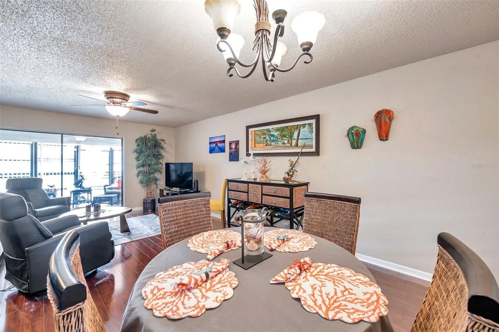 待售: $179,000 (2 贝兹, 2 浴室, 1035 平方英尺)