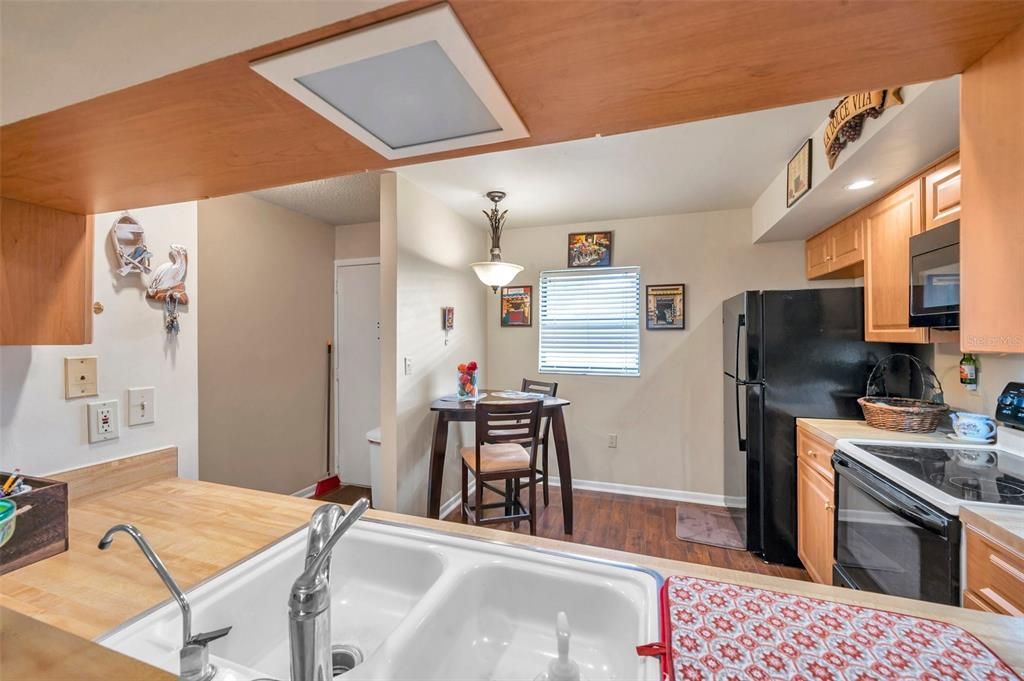 待售: $179,000 (2 贝兹, 2 浴室, 1035 平方英尺)