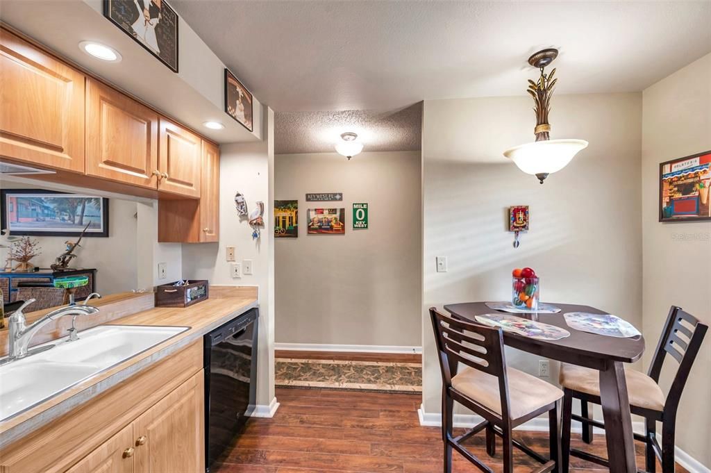 待售: $179,000 (2 贝兹, 2 浴室, 1035 平方英尺)