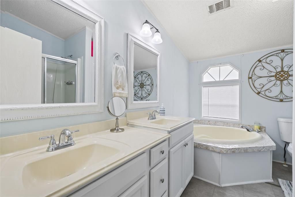 Под контрактом: $225,000 (3 спален, 2 ванн, 1152 Квадратных фут)