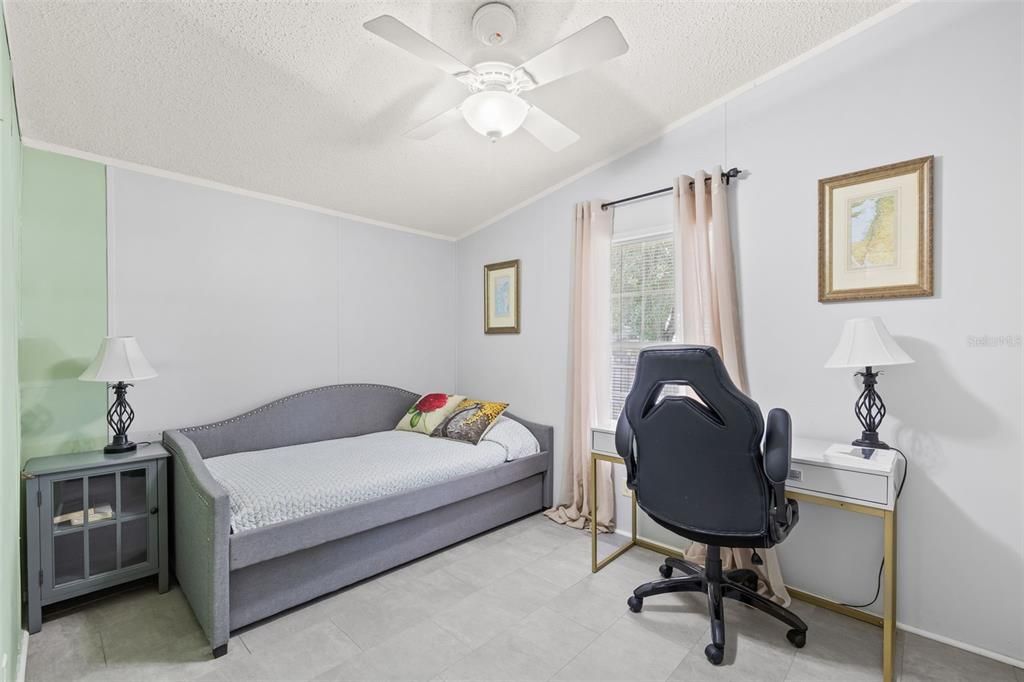 Под контрактом: $225,000 (3 спален, 2 ванн, 1152 Квадратных фут)