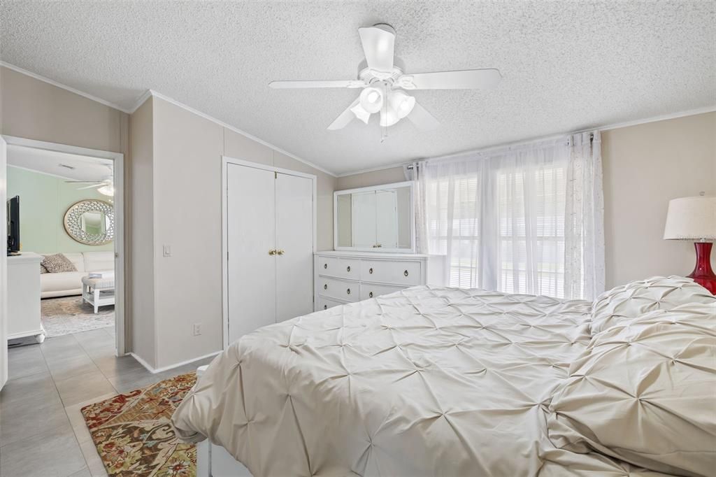 Под контрактом: $225,000 (3 спален, 2 ванн, 1152 Квадратных фут)