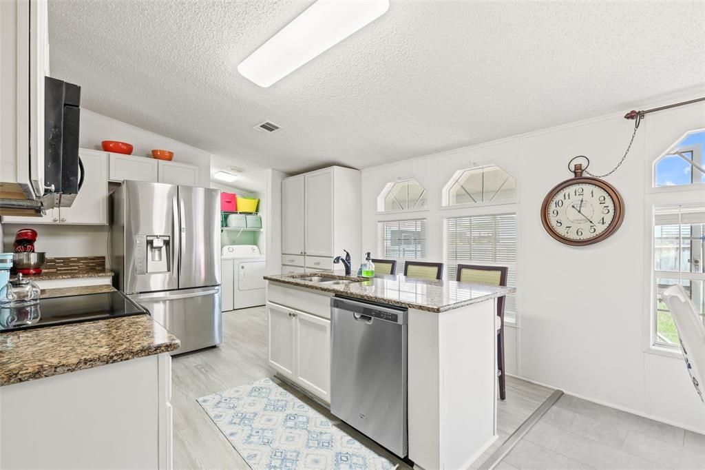 Под контрактом: $225,000 (3 спален, 2 ванн, 1152 Квадратных фут)