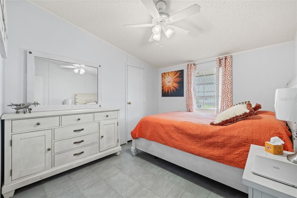 Под контрактом: $225,000 (3 спален, 2 ванн, 1152 Квадратных фут)