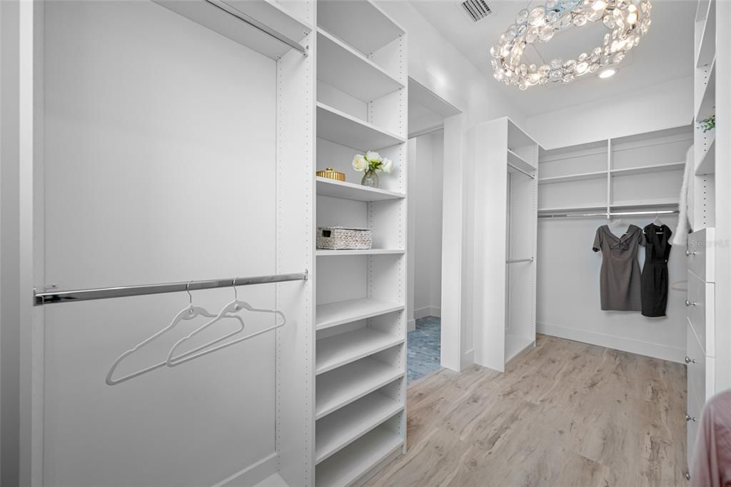 En Venta: $3,699,000 (6 camas, 5 baños, 4848 Pies cuadrados)