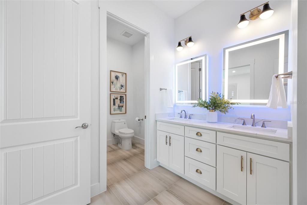 En Venta: $3,699,000 (6 camas, 5 baños, 4848 Pies cuadrados)