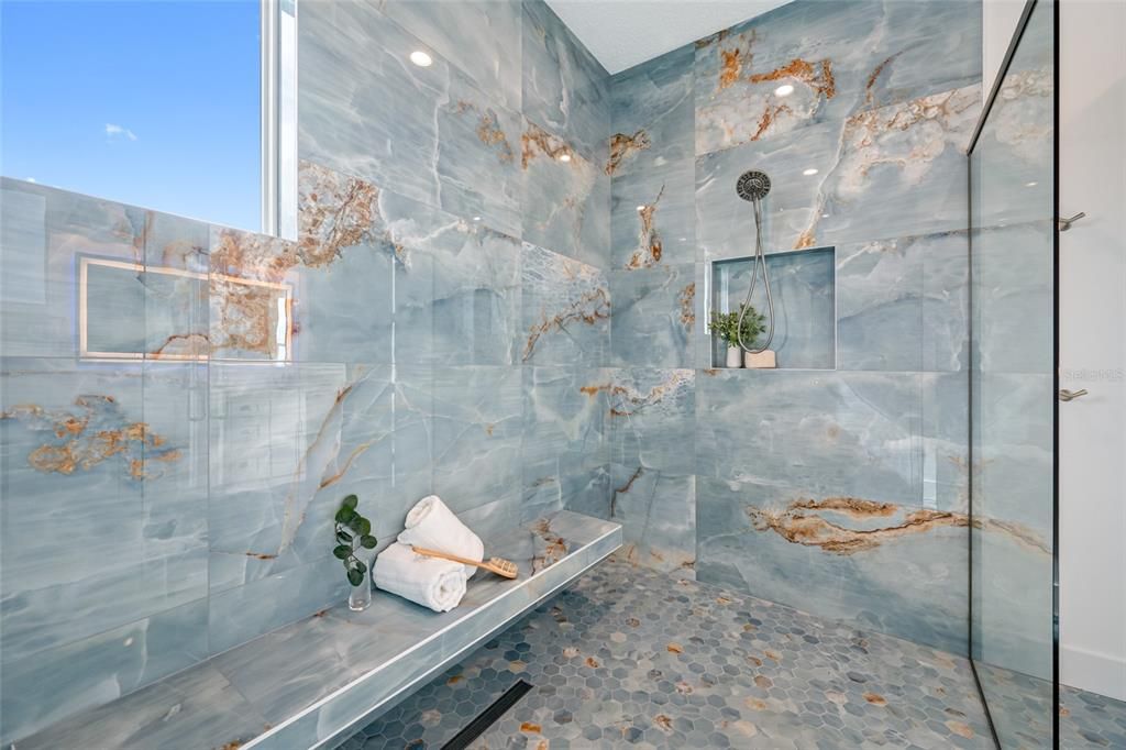 En Venta: $3,699,000 (6 camas, 5 baños, 4848 Pies cuadrados)