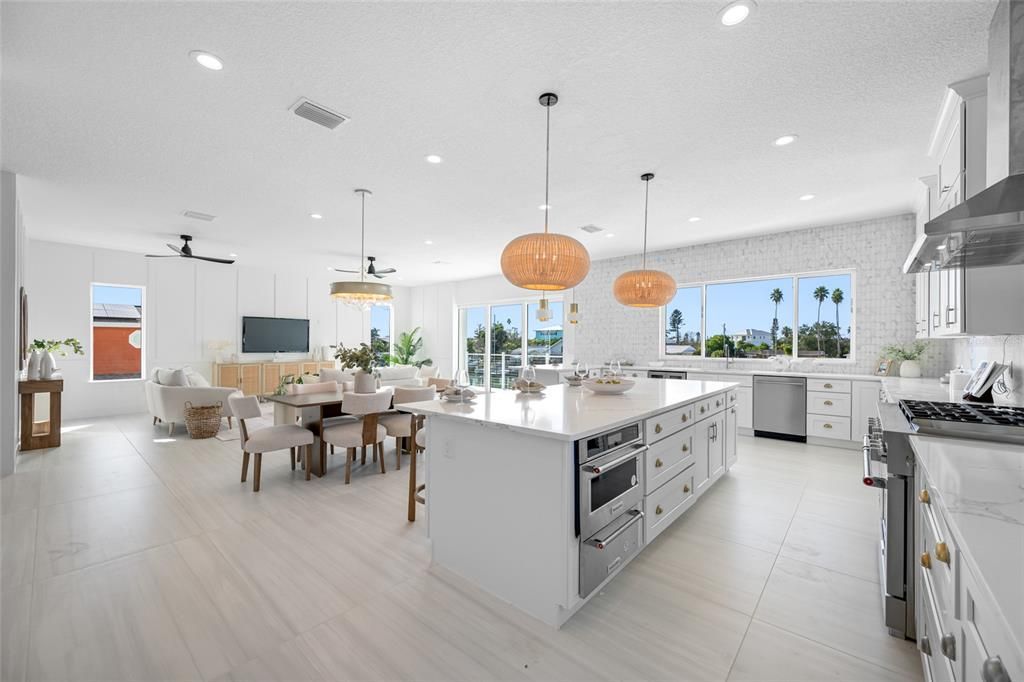 En Venta: $3,699,000 (6 camas, 5 baños, 4848 Pies cuadrados)