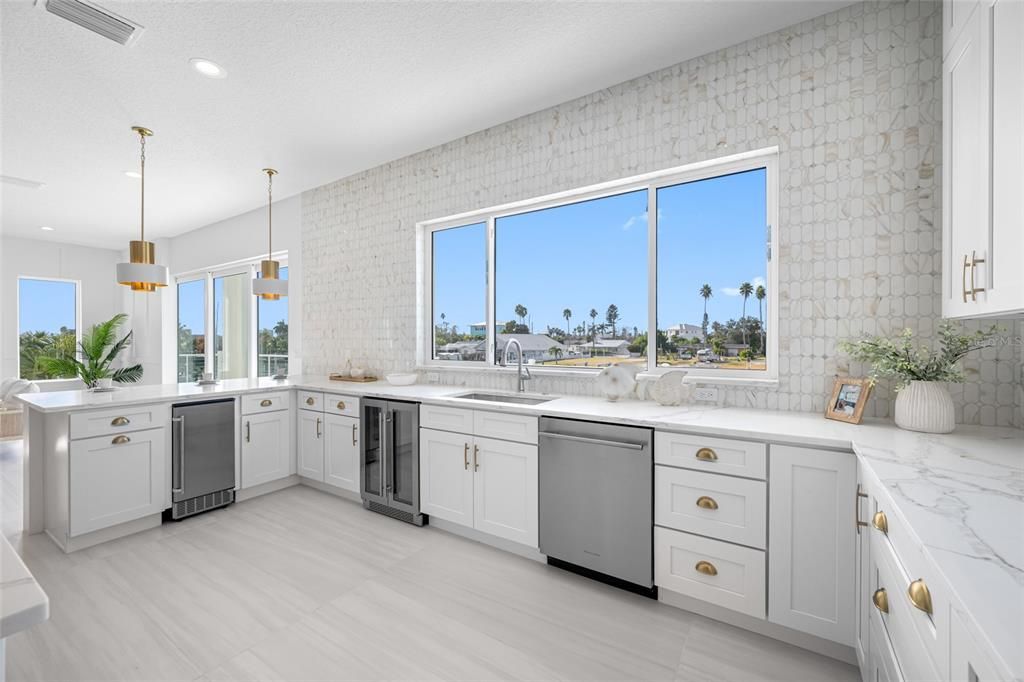 En Venta: $3,699,000 (6 camas, 5 baños, 4848 Pies cuadrados)