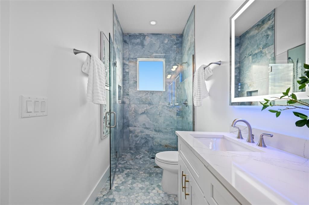 En Venta: $3,699,000 (6 camas, 5 baños, 4848 Pies cuadrados)