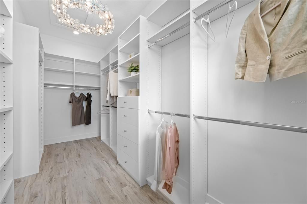 En Venta: $3,699,000 (6 camas, 5 baños, 4848 Pies cuadrados)