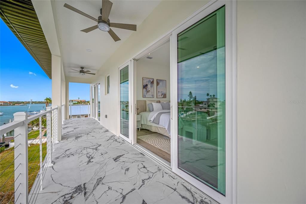 En Venta: $3,699,000 (6 camas, 5 baños, 4848 Pies cuadrados)