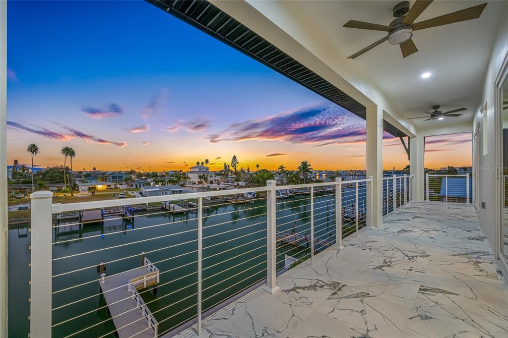 En Venta: $3,699,000 (6 camas, 5 baños, 4848 Pies cuadrados)